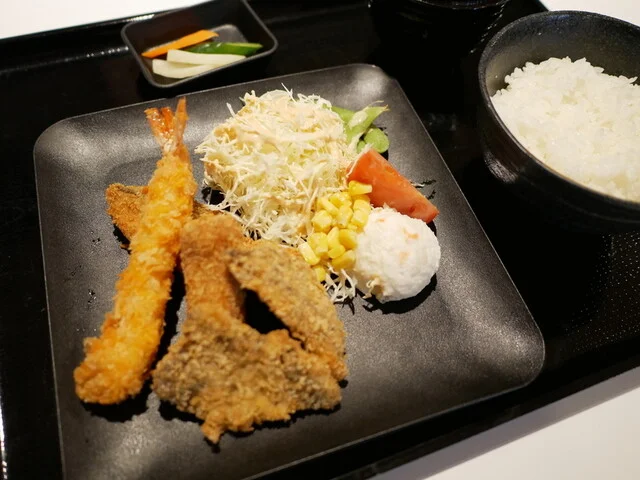 大幅なシステム変更、定食屋さんへ : とん久の写真