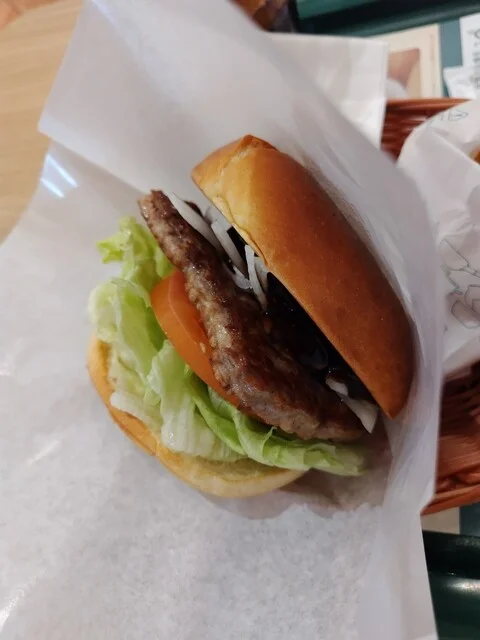 え〜！深夜1時までやってる繁華街のモス！！ : モスバーガー 北見店の写真