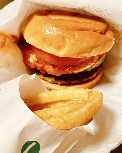 え〜！深夜1時までやってる繁華街のモス！！ : モスバーガー 北見店の写真