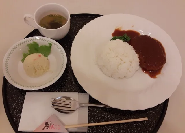 市民会館の中のレストラン : コーヒー&お食事 リブラぴあ～のの写真