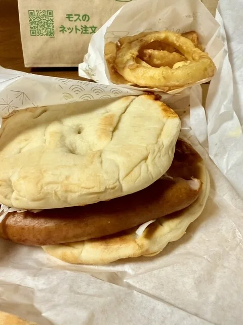 え〜！深夜1時までやってる繁華街のモス！！ : モスバーガー 北見店の写真