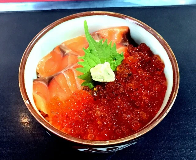 サーモンいくら丼