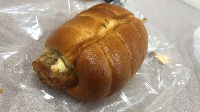 ベーカリー グランシャリオ ラルズマート桂岡店 - 銭函（パン）の写真