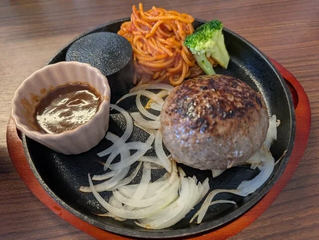 ハンバーグfeat.ばらてぃえ 帯広店（フィーチャリング） - 帯広（ハンバーグ）の写真