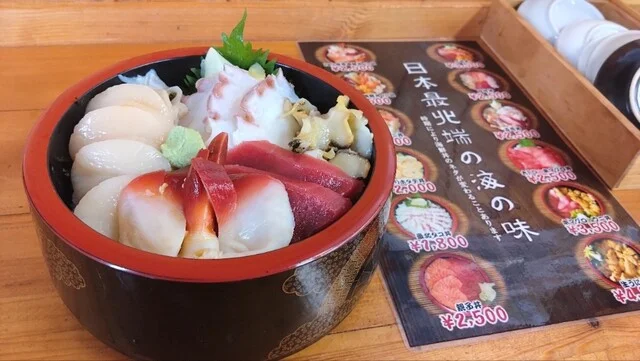 てっぺん市場 元祖ぶっかけ丼の店 魚常 - 稚内市その他（海鮮）の写真