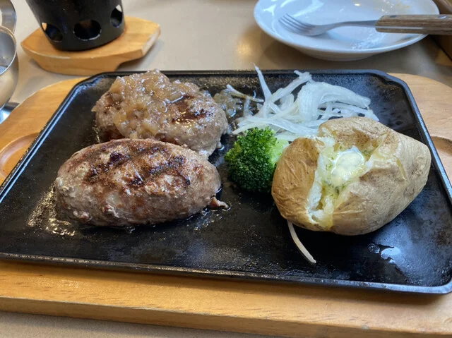 ヴィクトリアステーション 小樽稲穂店  - 小樽（ハンバーグ）の写真