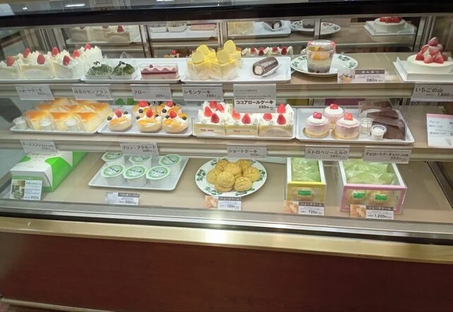 六花亭 イオンモール釧路昭和店 - 新富士（洋菓子）の写真