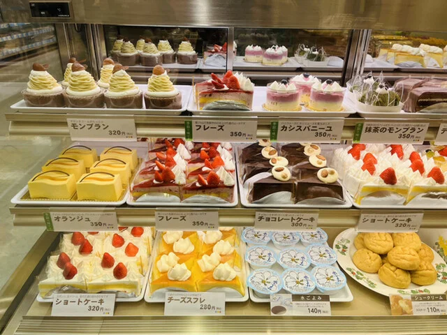 六花亭 イオンモール釧路昭和店 - 新富士（洋菓子）の写真