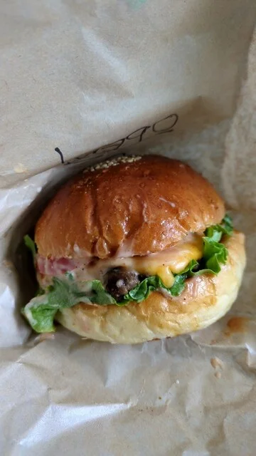 マッチとピーナッツ - 小樽（ハンバーガー）の写真