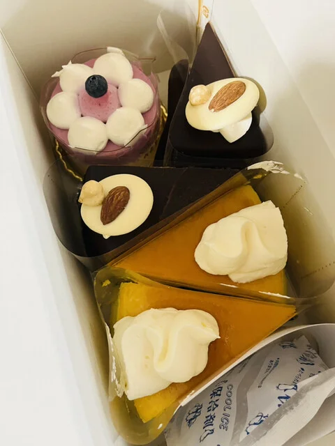 六花亭 イオンモール釧路昭和店 - 新富士（洋菓子）の写真