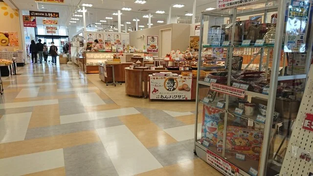 柳月 スーパーアークス鳥取大通店（りゅうげつ） - 新富士（洋菓子）の写真