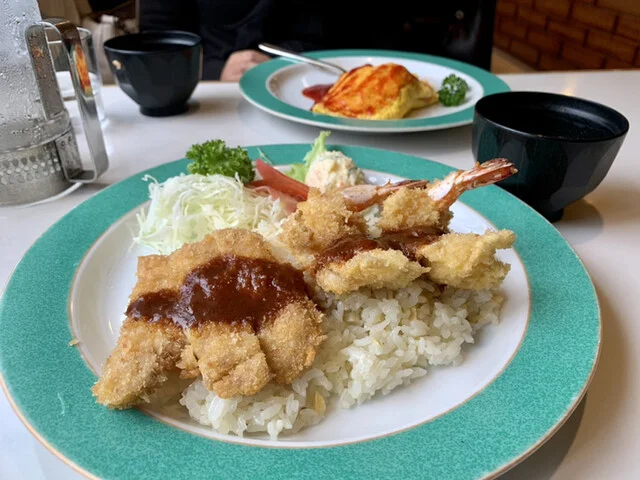 根室に来たらエスカロップ♪ : 薔薇の写真