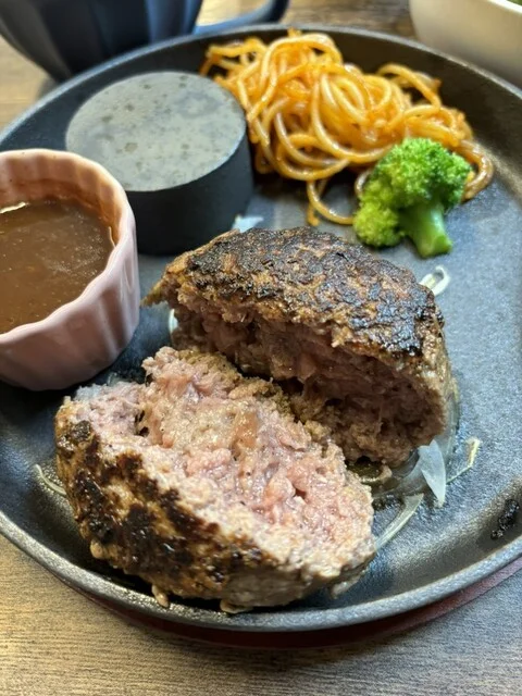 ハンバーグfeat.ばらてぃえ 帯広店（フィーチャリング） - 帯広（ハンバーグ）の写真