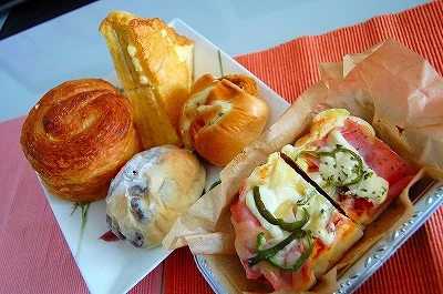 パン工場 釧路昭和店 - 新富士（パン）の写真