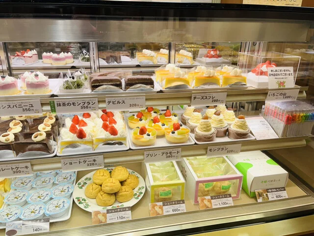 六花亭 イオンモール釧路昭和店 - 新富士（洋菓子）の写真