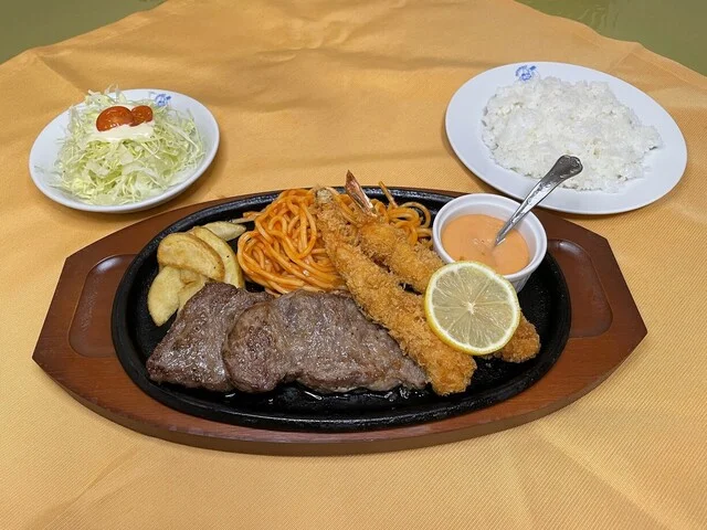 レストラン八白 星が浦店 - 新富士（オムライス）の写真