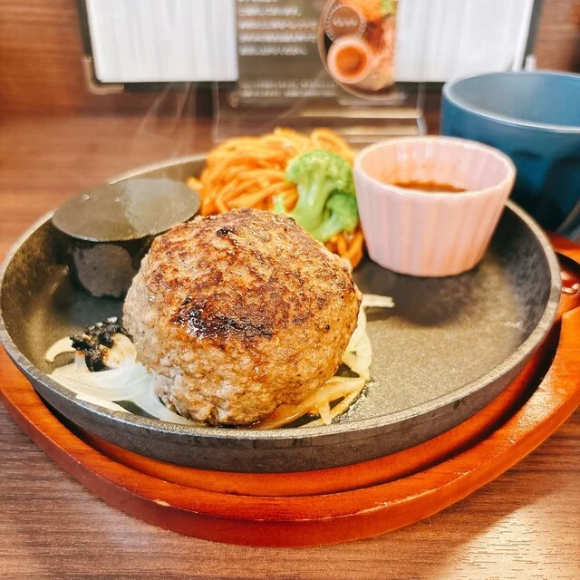 ハンバーグfeat.ばらてぃえ 帯広店（フィーチャリング） - 帯広（ハンバーグ）の写真