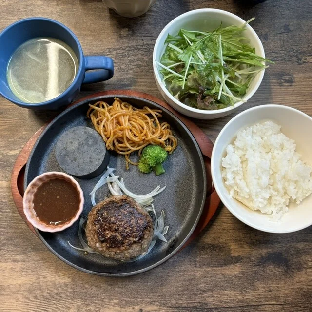 ハンバーグfeat.ばらてぃえ 帯広店（フィーチャリング） - 帯広（ハンバーグ）の写真