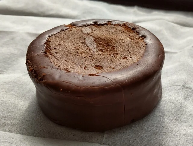 六花亭 鶴見橋店 - 新富士（和菓子）の写真