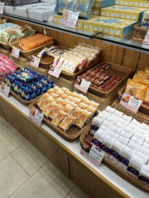 柳月 スーパーアークス鳥取大通店（りゅうげつ） - 新富士（洋菓子）の写真