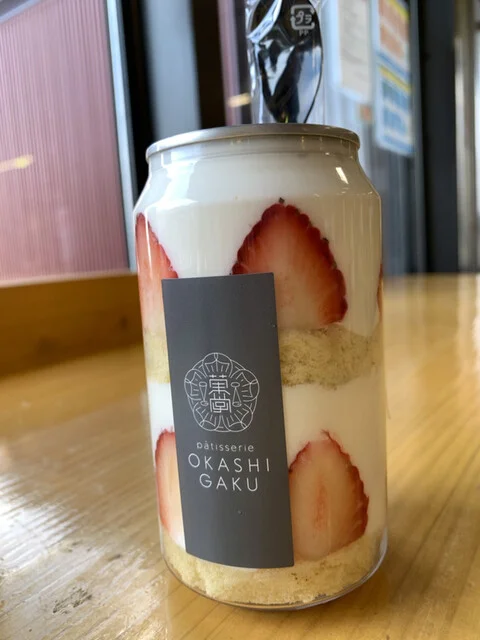 patisserie OKASHI GAKU 自販機コーナー（パティスリー オカシ ガク 自販機コーナー） - 旭川四条（ケーキ）の写真