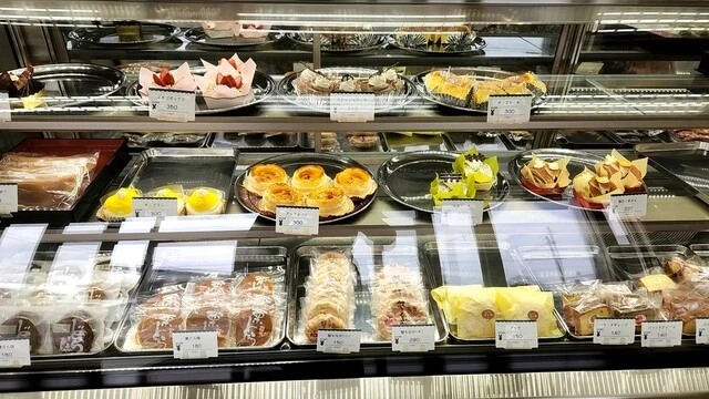 あるのか？？心配だぞ、、、 : 畠山菓子店の写真