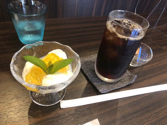 万年橋公園 : グェル カフェテリアの写真