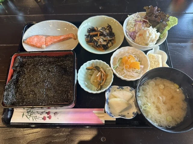 万年橋公園 : グェル カフェテリアの写真