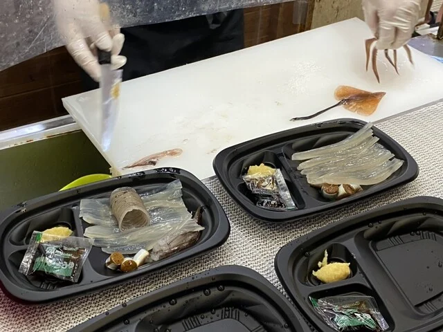 函館朝市 駅二市場 活いか釣り広場 - 函館（海鮮）の写真