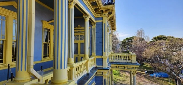 旧函館区公会堂で味わう珈琲と時間 : 十字屋 旧函館区公会堂店の写真