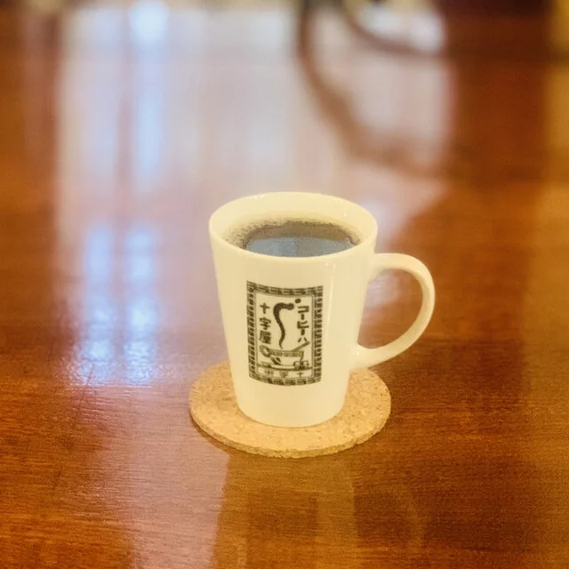 旧函館区公会堂で味わう珈琲と時間 : 十字屋 旧函館区公会堂店の写真