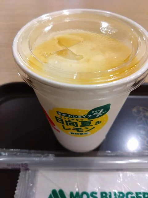 え〜！深夜1時までやってる繁華街のモス！！ : モスバーガー 北見店の写真