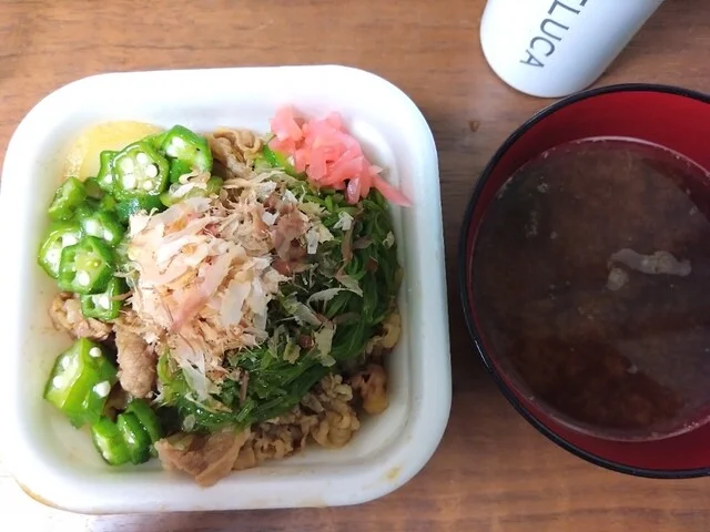 ぷりぷりエビのビスクソースカレー。 : すき家 39号北見三輪店の写真