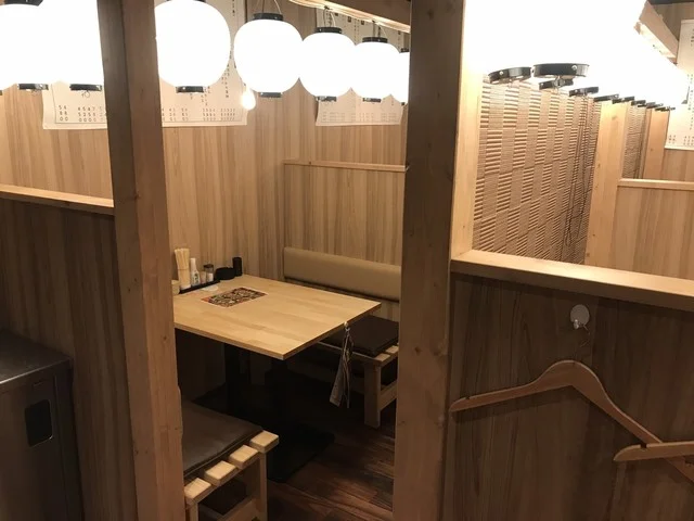 一人飲みにちょうどいい : やきとり酒場 金ピカハイボールの写真