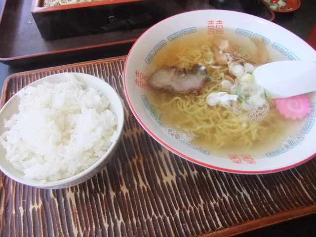 古き良き函館街そば,,,('&omega;'○)ﾖｷｰ 揚げ上手のイカ天おろし : 丸南 豊川町支店の写真