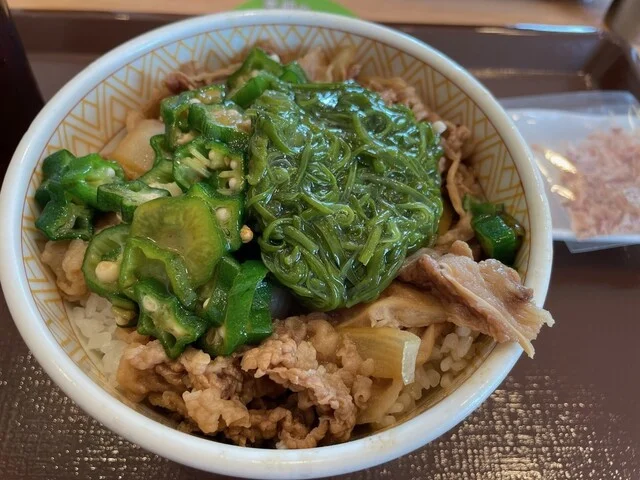 めかぶオクラ牛丼