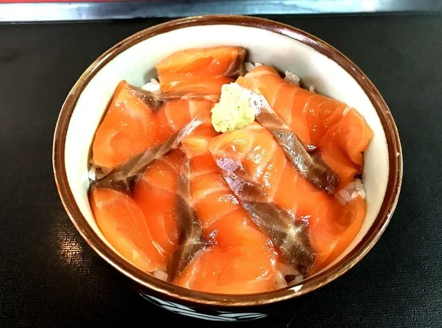 サーモン丼