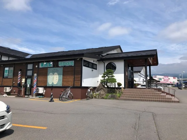 お風呂上りに黒いコーンのソフトクリーム : 花の湯 食堂の写真