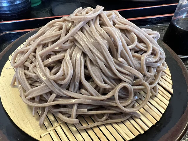 蕎麦とミニ丼のセットがお得です。 : 和家の写真