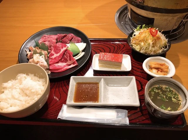 豚丼！肉うめえ！！！ご飯、う～ん・・・ｗ : ホルモン・焼肉まる笑 柏陽店の写真