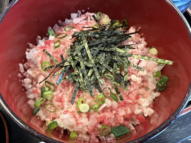 蕎麦とミニ丼のセットがお得です。 : 和家の写真