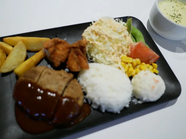 大幅なシステム変更、定食屋さんへ : とん久の写真