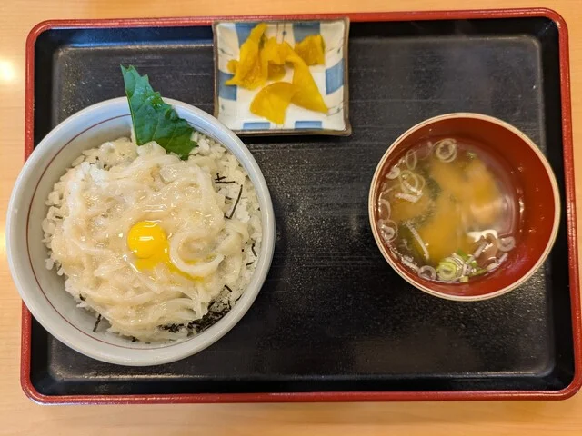北海道に来たらまずは海鮮丼。 : いくら亭の写真