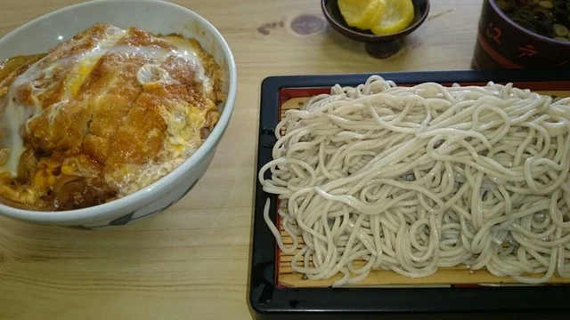 カツ丼と盛りそばのセット