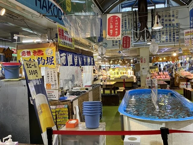 函館朝市 駅二市場 活いか釣り広場 - 函館（海鮮）の写真
