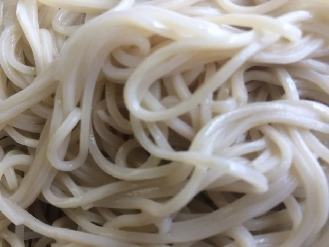 古き良き函館街そば,,,('&omega;'○)ﾖｷｰ 揚げ上手のイカ天おろし : 丸南 豊川町支店の写真