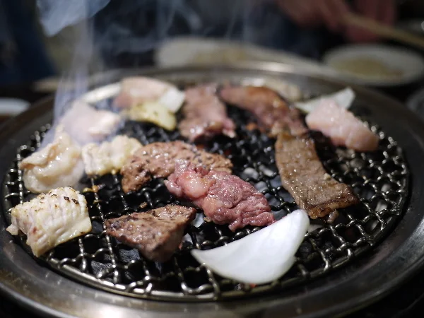 百名店！北見焼肉の人気店！予約は必須！リーズナブルで旨い！相変わらずの大盛況 : 四条ホルモンの写真