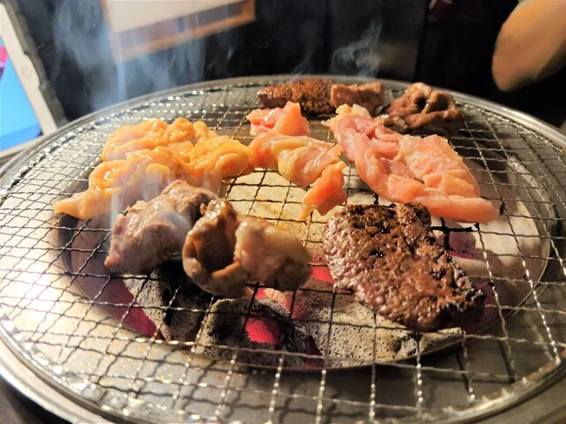 豚丼！肉うめえ！！！ご飯、う～ん・・・ｗ : ホルモン・焼肉まる笑 柏陽店の写真