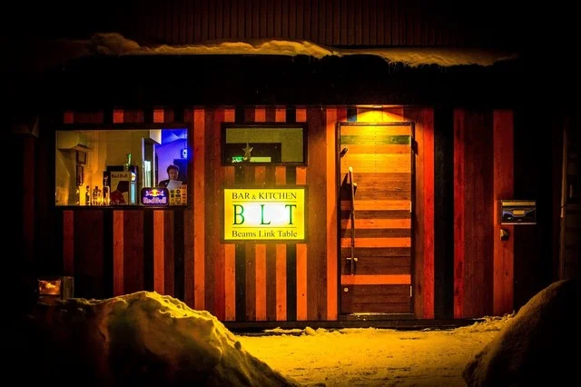 Bar&Kitchen BLT 富良野のバー | 夜間営業の隠れ家