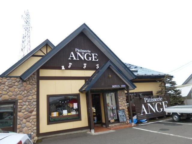 パティスリー アンジュ 星が丘店（P&acirc;tisserie ANGE） - 花巻（ケーキ）の写真